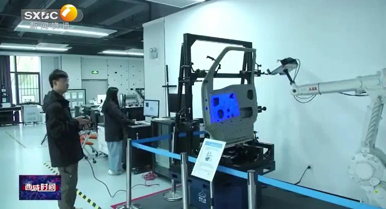 新拓三维自动化三维扫描检测系统用于汽车车门钣金件3D扫描检测