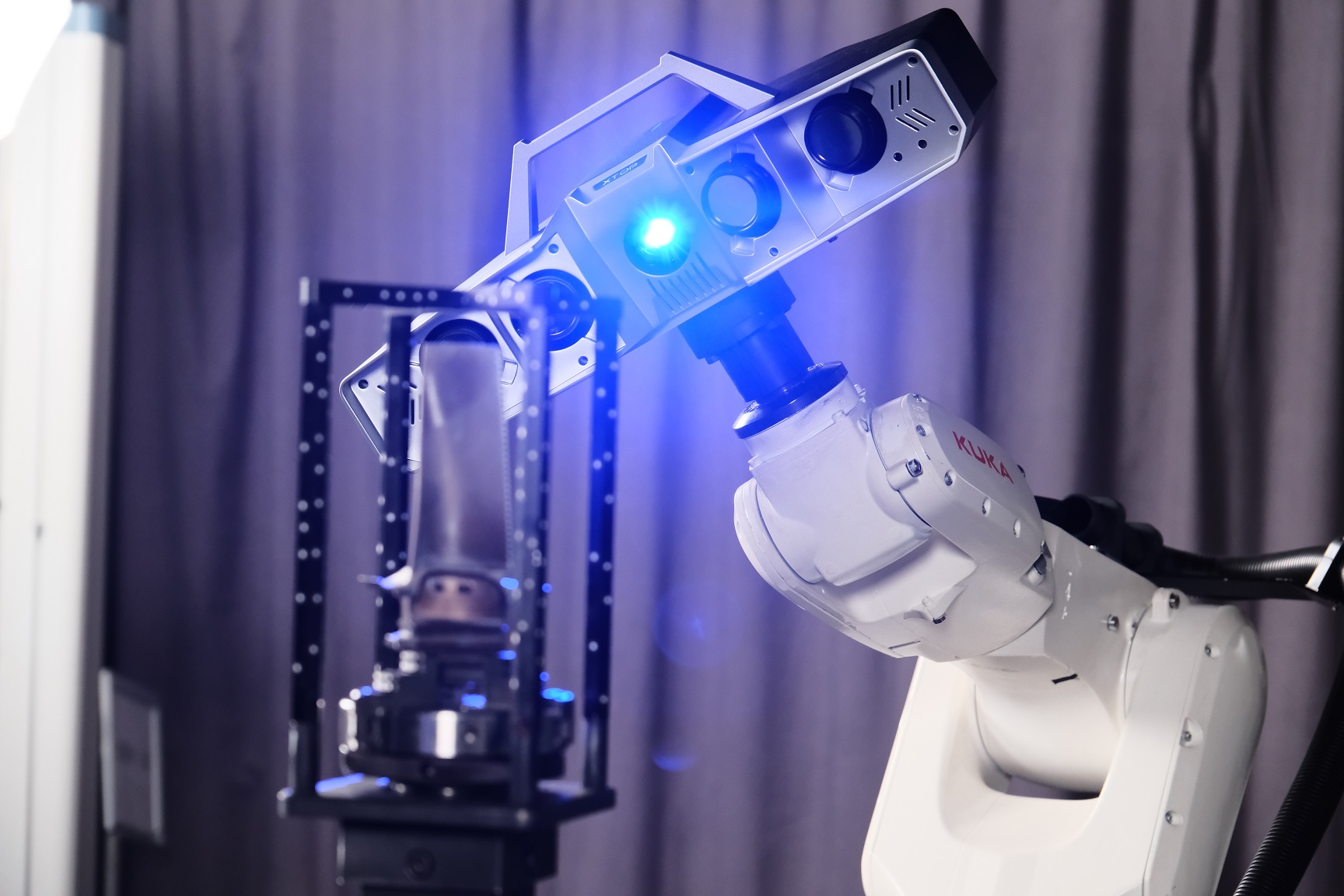 XTOM-STATION自动化3D扫描检测中心使用六轴机器人