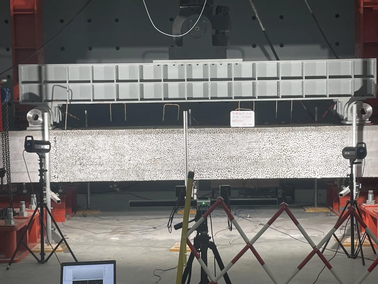 三维数字图像相关DIC技术在混凝土横梁加载裂纹扩展研究中的应用