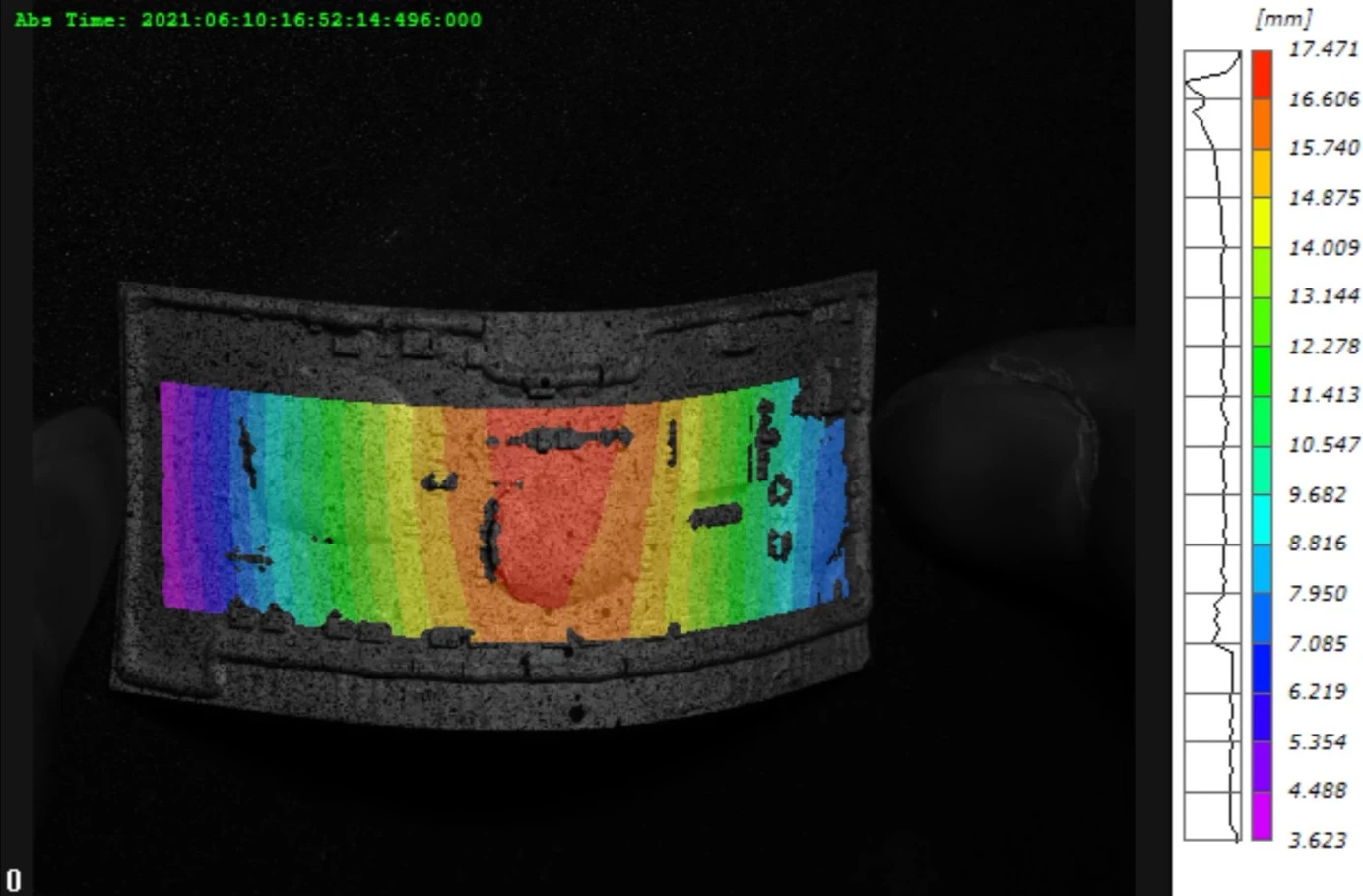 新拓三维DIC技术分析PCB电路板柔性材料折弯变形关键区域位移场数据