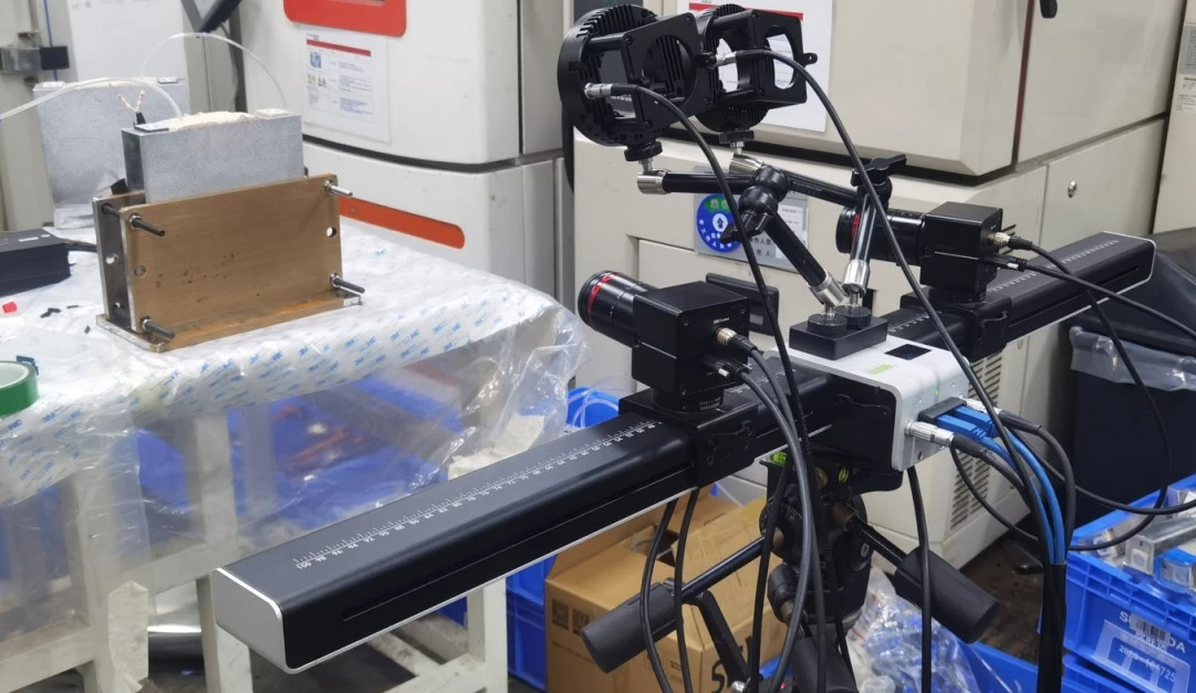 DIC技术用于新能源汽车锂电池加压膨胀鼓包变形研究