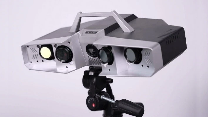 新拓三维XTOM蓝光三维扫描仪用于汽车玻璃曲面全尺寸3D扫描检测