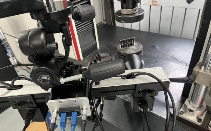 单相机DIC技术搭配远心镜头用于小尺寸复杂结构件压缩变形测量