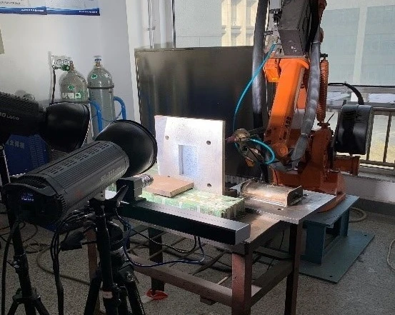 DIC技术用于圆筒高温焊接三维全场应变测量