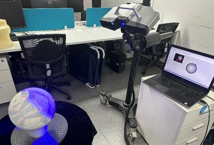 XTOM拍照式蓝光3D扫描仪用于足球外形3D扫描逆向建模