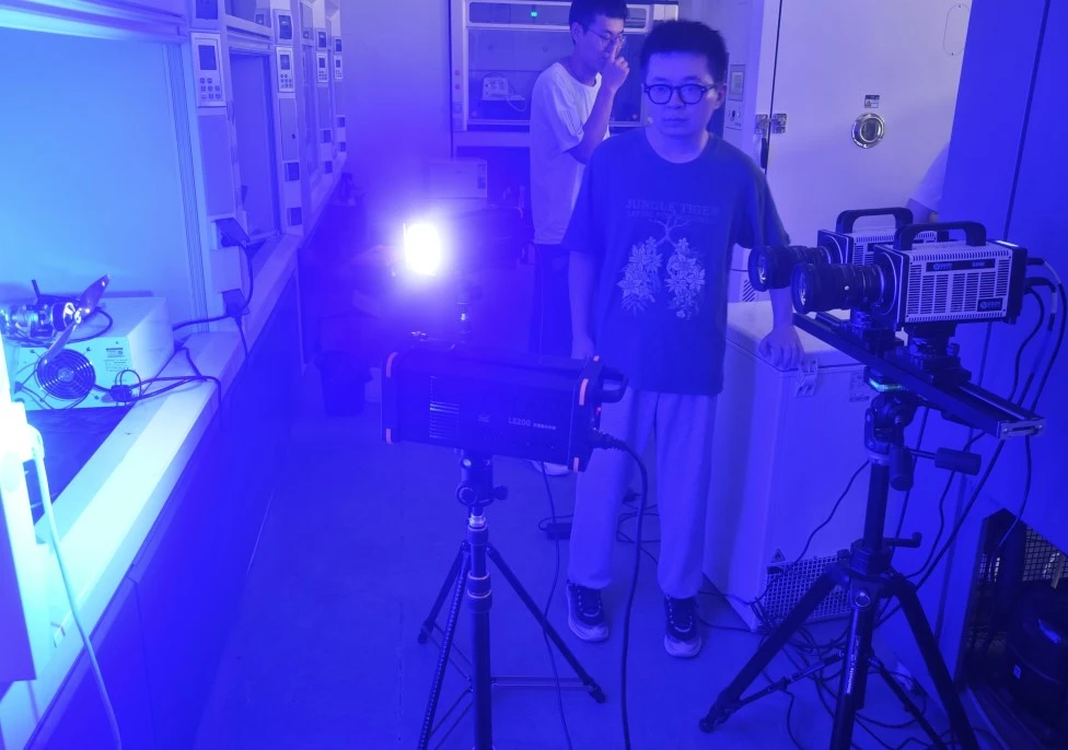 高速DIC技术用于无人机旋翼动态变形与轨迹姿态分析