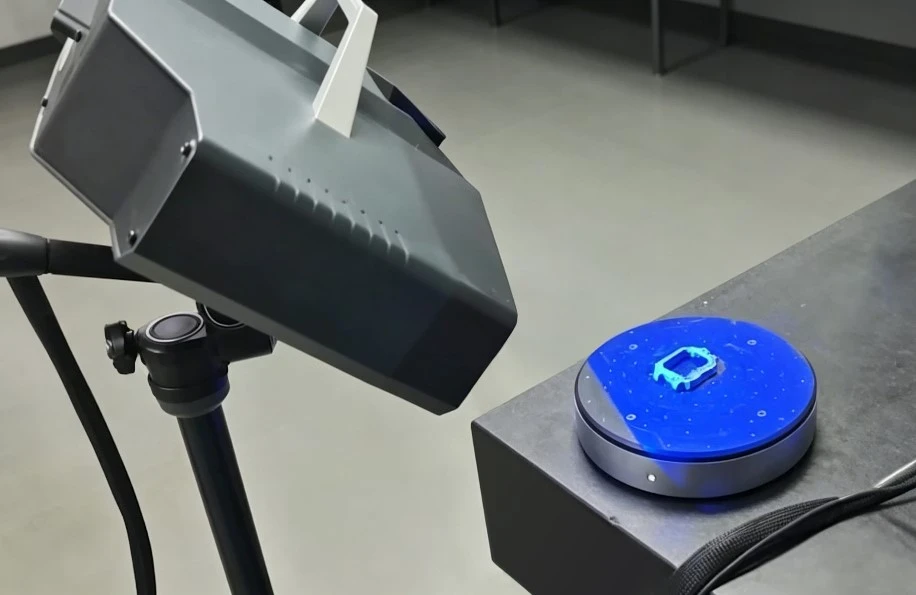 XTOM拍照式蓝光3D扫描仪扫描采集手表壳体3D数据示意图